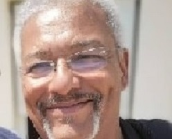 « Sur Facebook, priorité à la personnalisation et à la bienveillance », Christophe Ndi